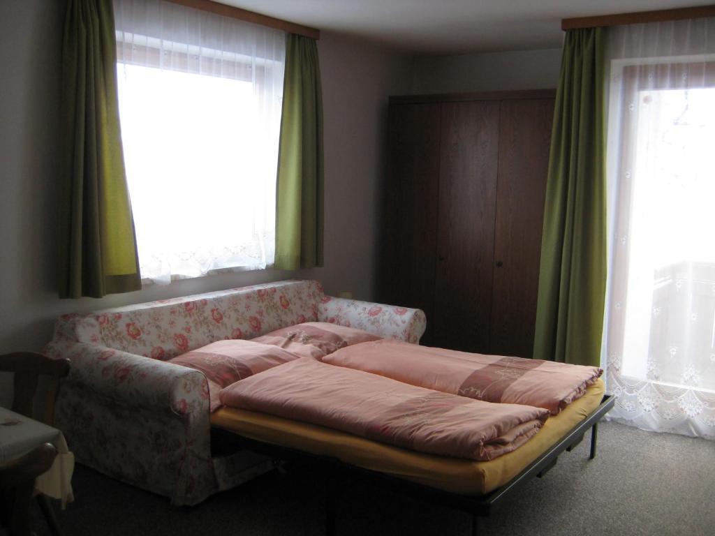 Apartment Haus Sailer Oberperfuss Zimmer foto